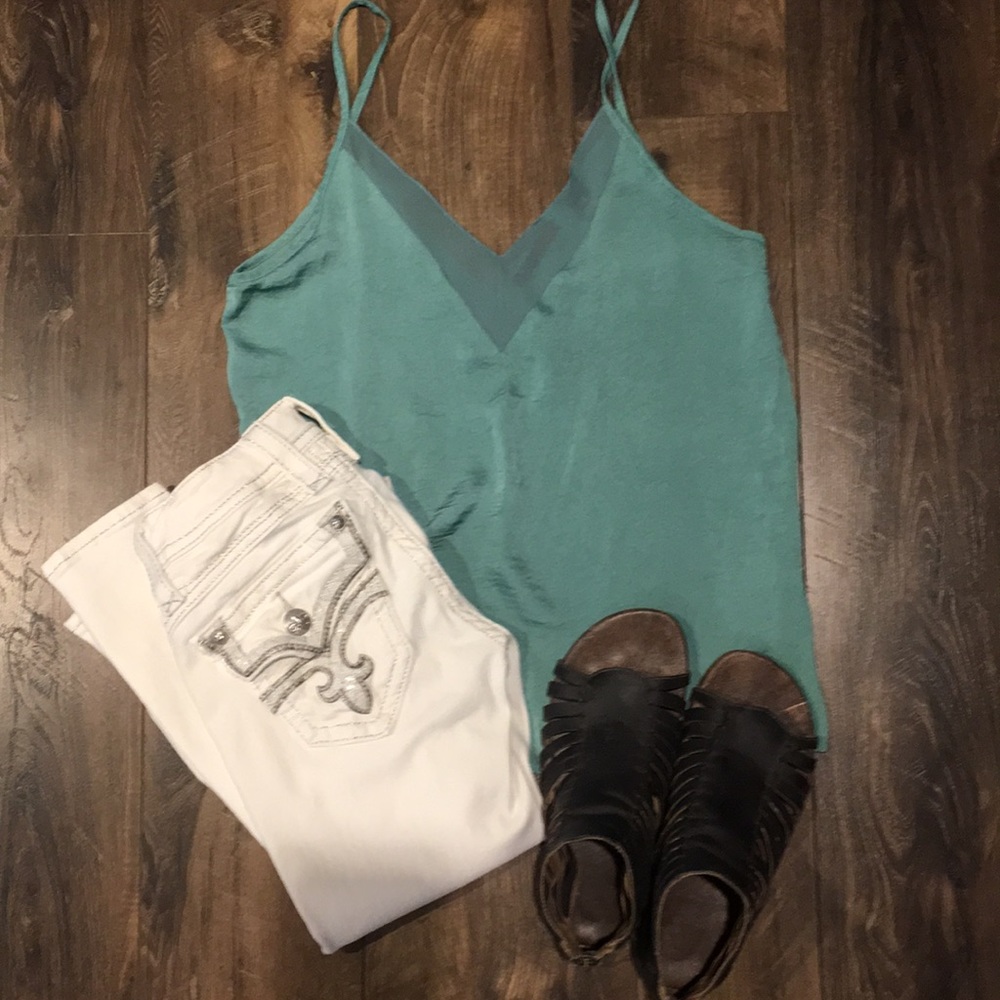 Double v neck tank👒